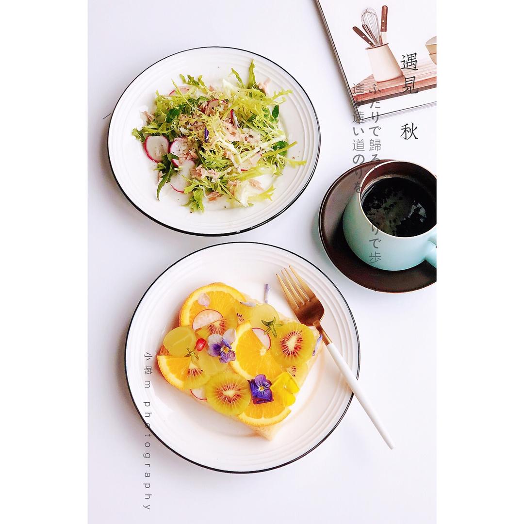 开放的水果缤纷三明治