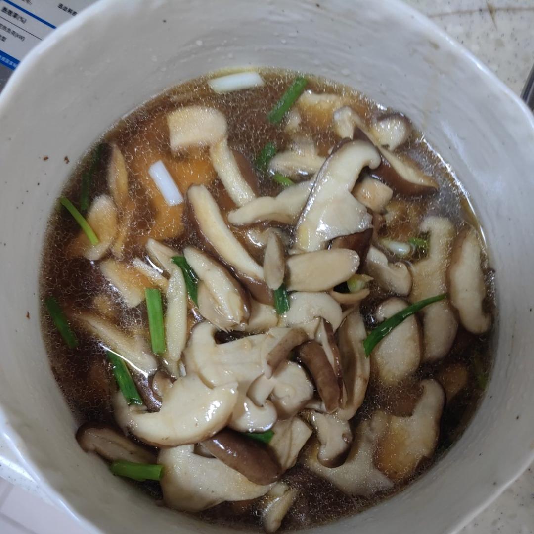 香菇这样炒比肉都好吃😋素炒香菇