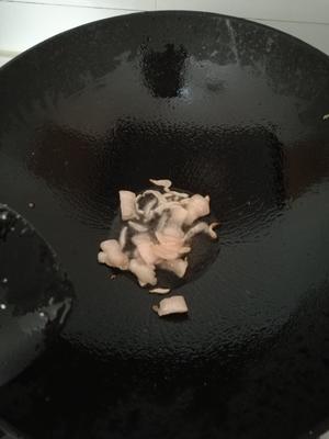 牛肉香菇炸酱面的做法 步骤2