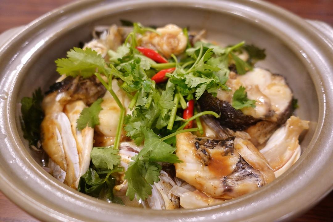 【生啫鱼头煲】鱼头烧的啫啫叫，广东第一煲！