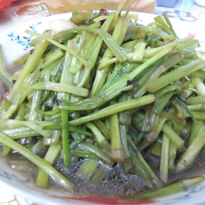 清炒水芹