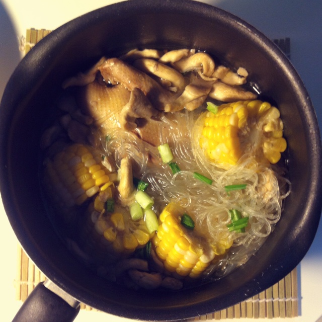香菇煲乳鸽