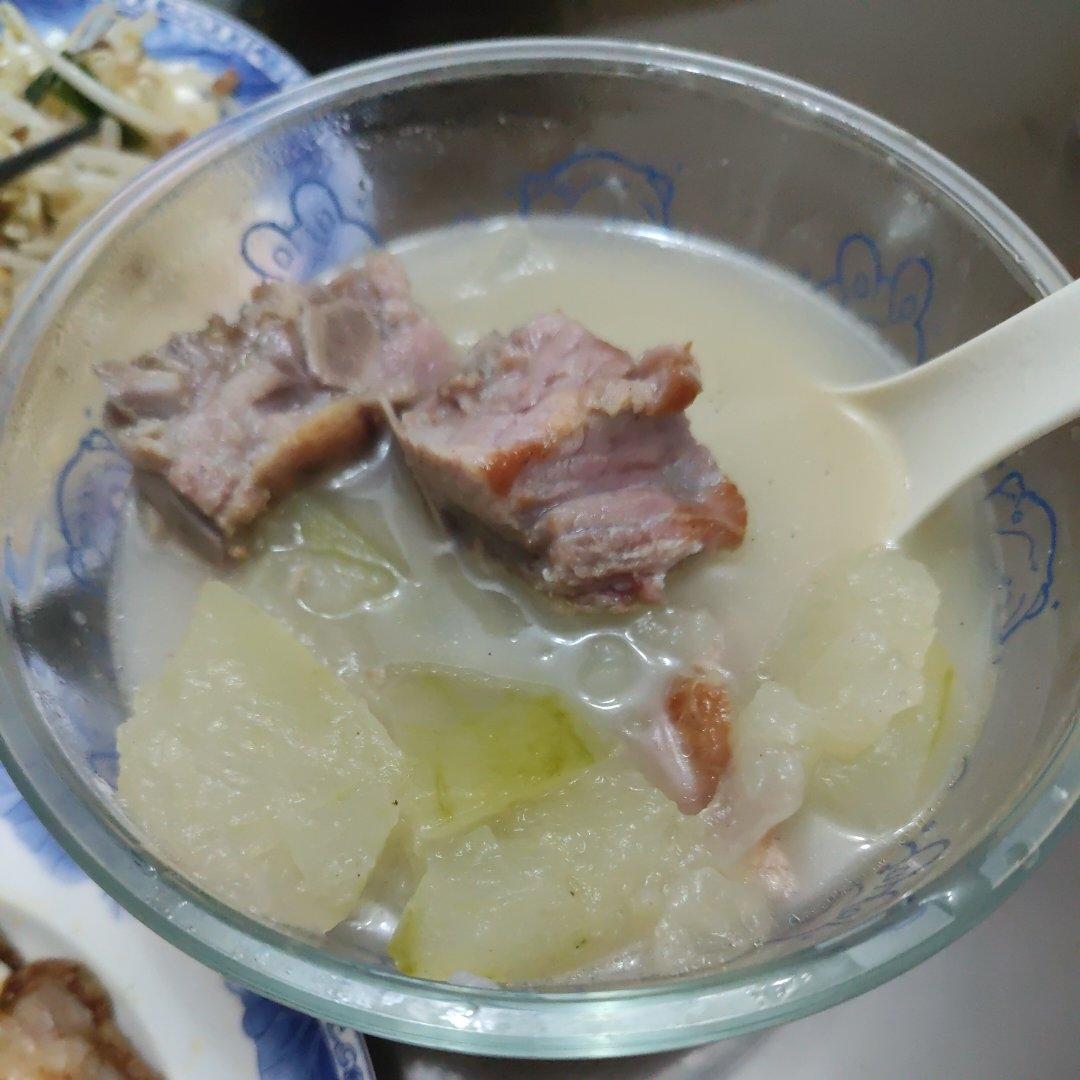 简单又好喝的冬瓜腊排骨汤