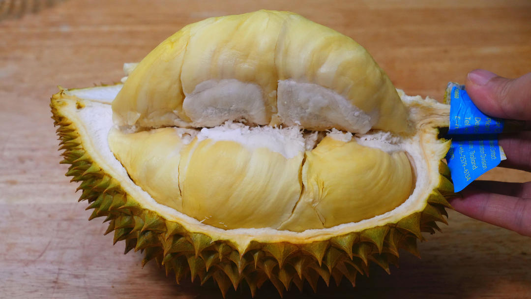 网友给的方法果然有用，这样挑选的榴莲，皮薄肉多，一挑一个准