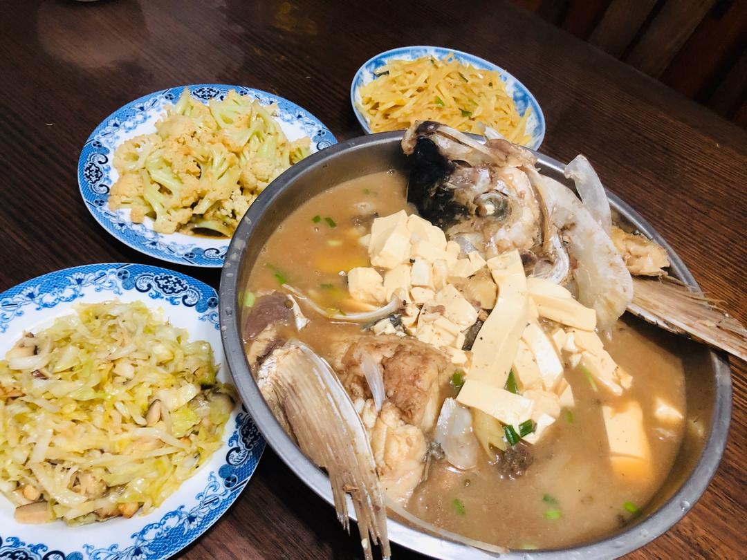 鲢鱼头炖豆腐汤