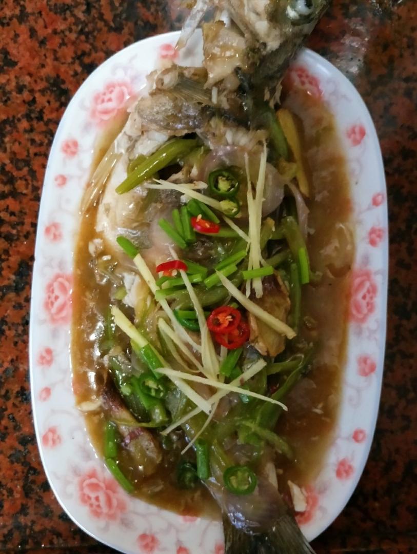 红烧鲈鱼