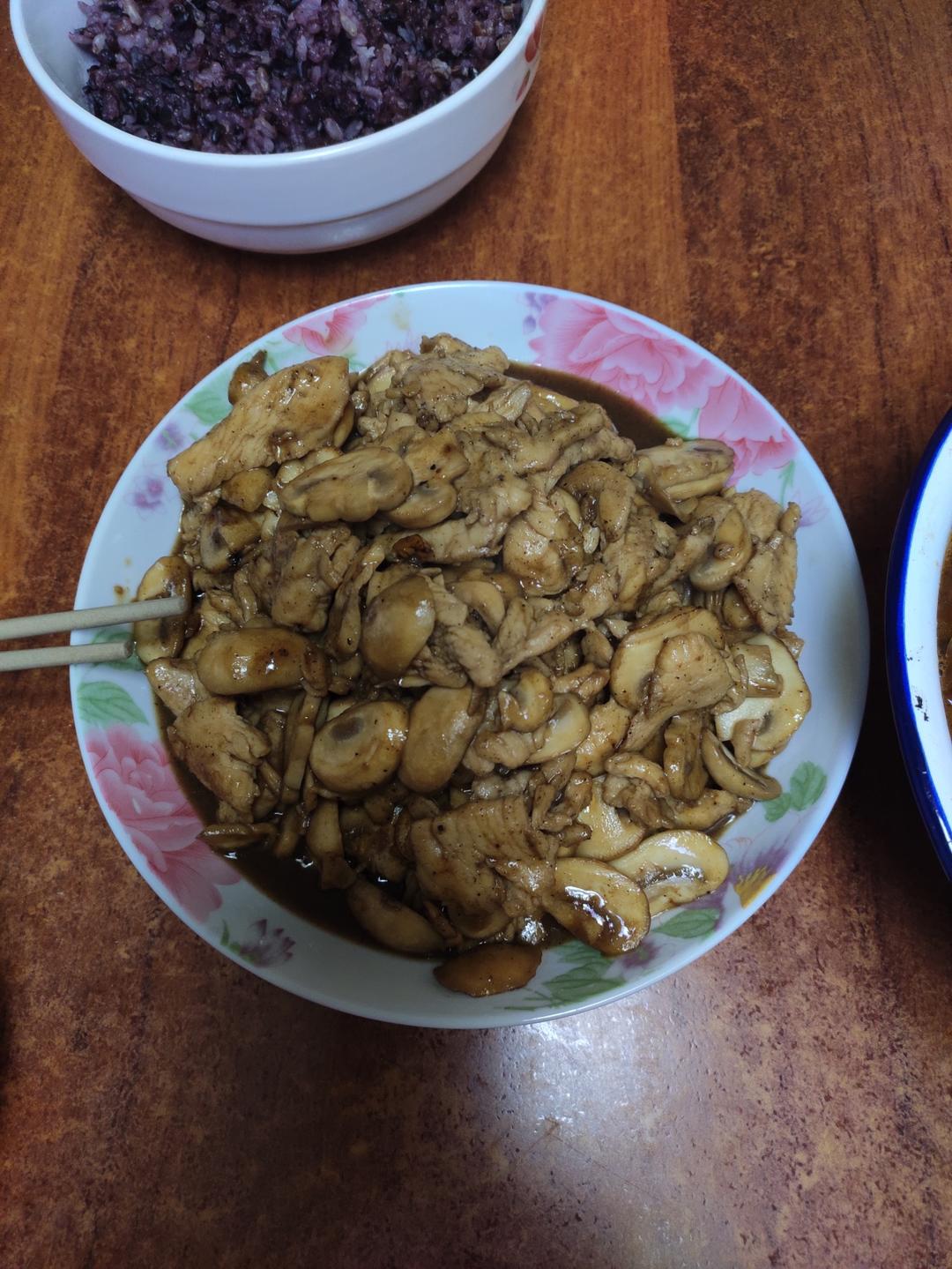 嫩滑不柴❗️爆好吃的黑椒口蘑炒鸡胸肉～绝了