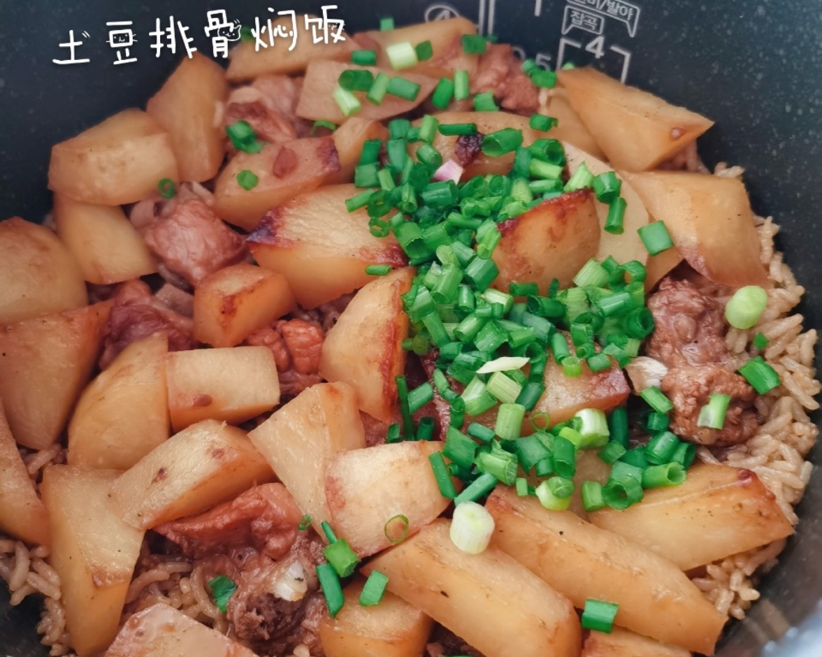 土豆排骨焖饭（电饭锅版）的做法
