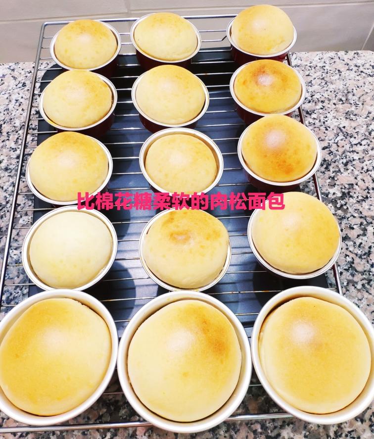 棉花般柔软的肉松面包