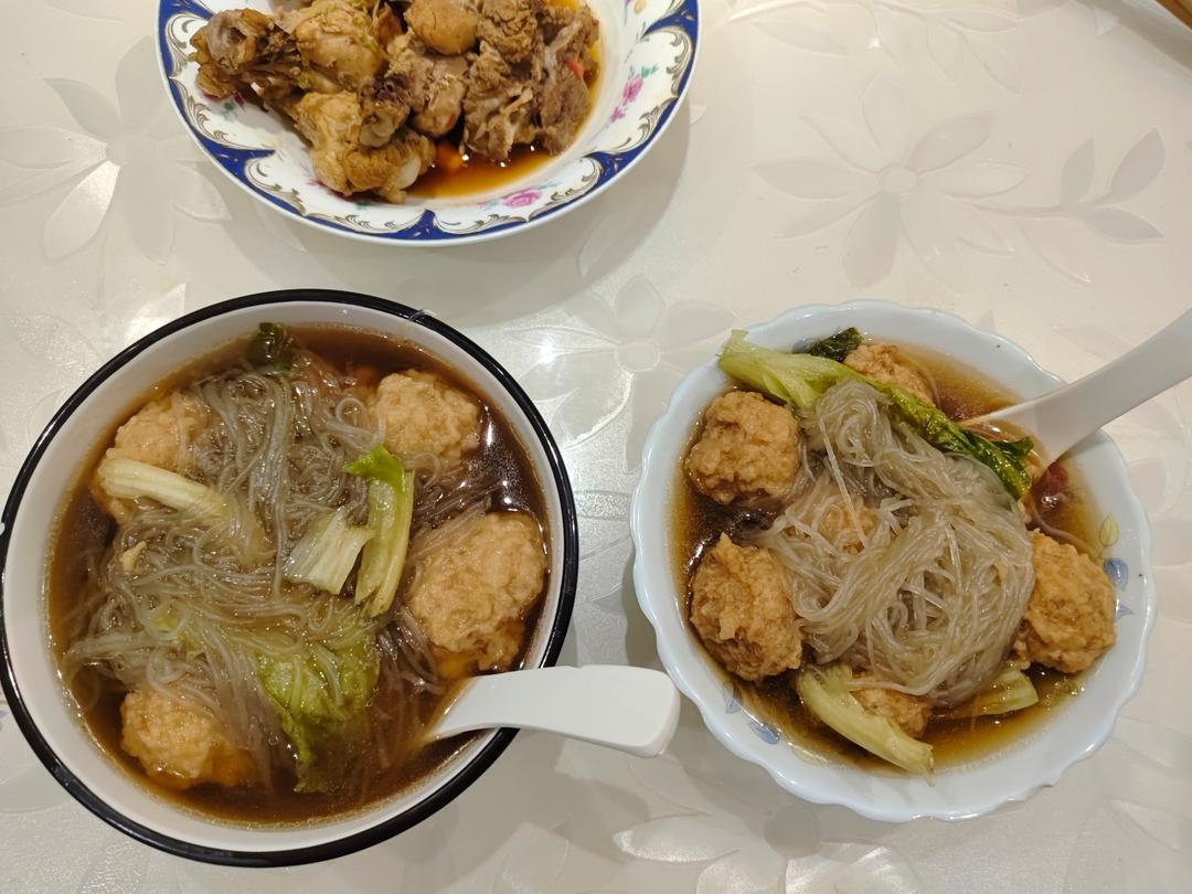 念念不忘的炸丸子汤，看过之后就会觉得超级简单，一口一个小肉丸