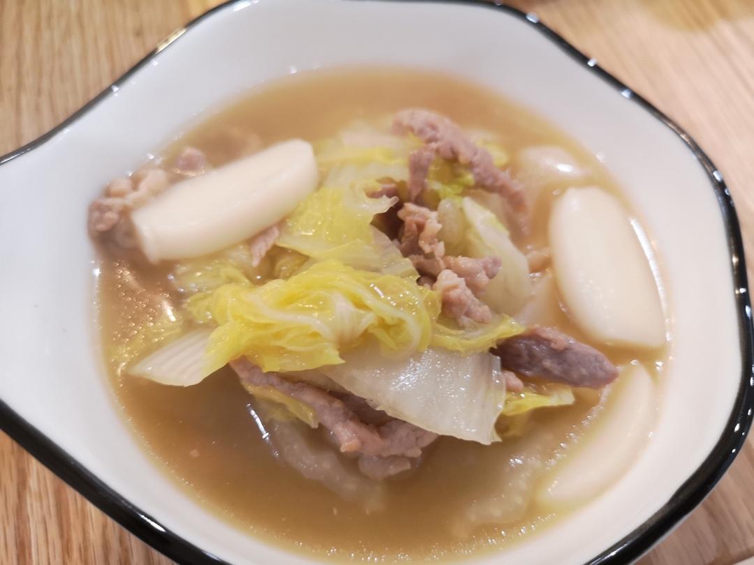 【白菜肉丝年糕汤】