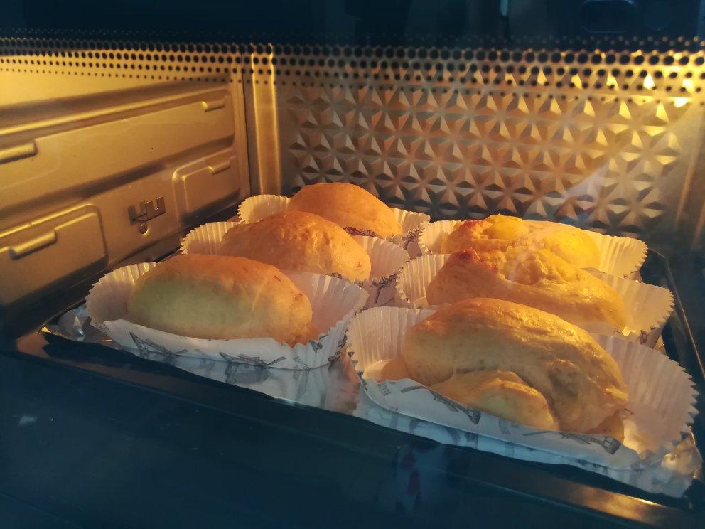 好吃到炸裂的港式菠萝包（附带制作酥皮的小视频）