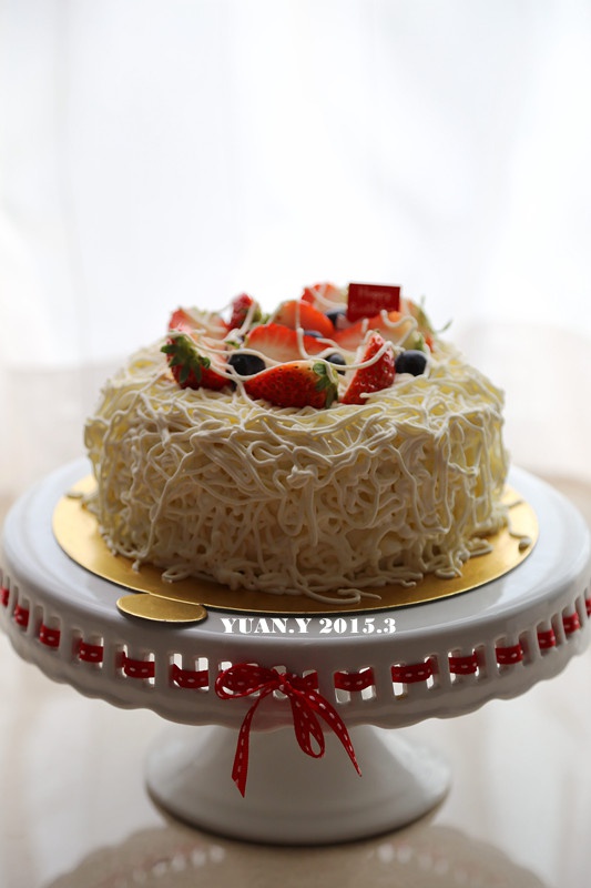 奶油水果装饰蛋糕