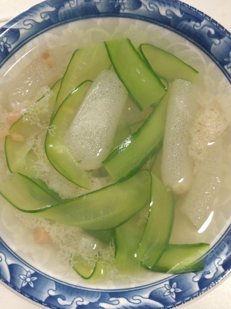 又鲜又仙的 竹荪干贝黄瓜汤
