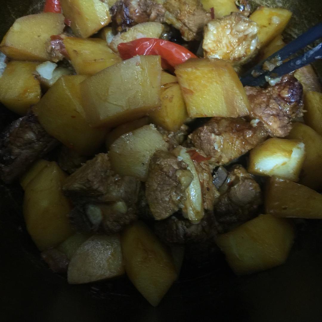 【电饭煲土豆焖排骨】