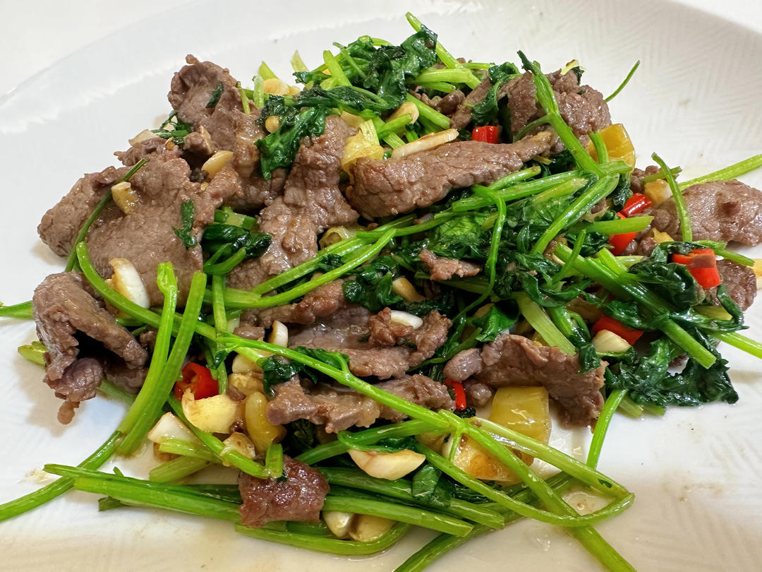 小炒黄牛肉，肉嫩味香！太好吃了简直是米饭杀手！