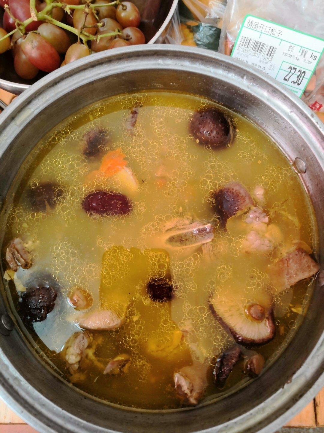 枸杞红枣乌鸡汤