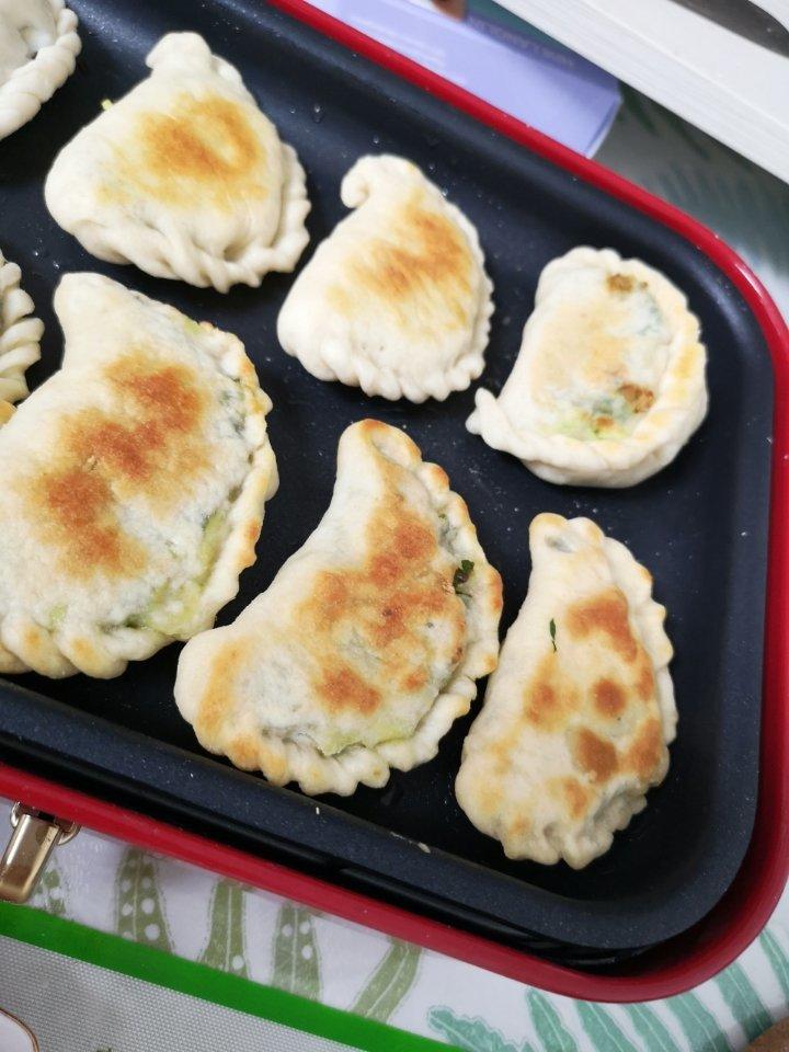 韭菜盒子（附锁边视频，超级详细版）