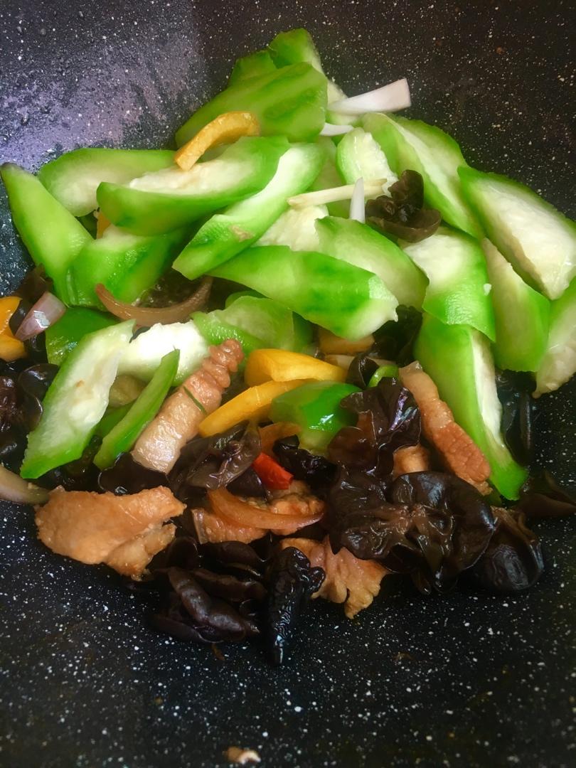丝瓜木耳炒肉