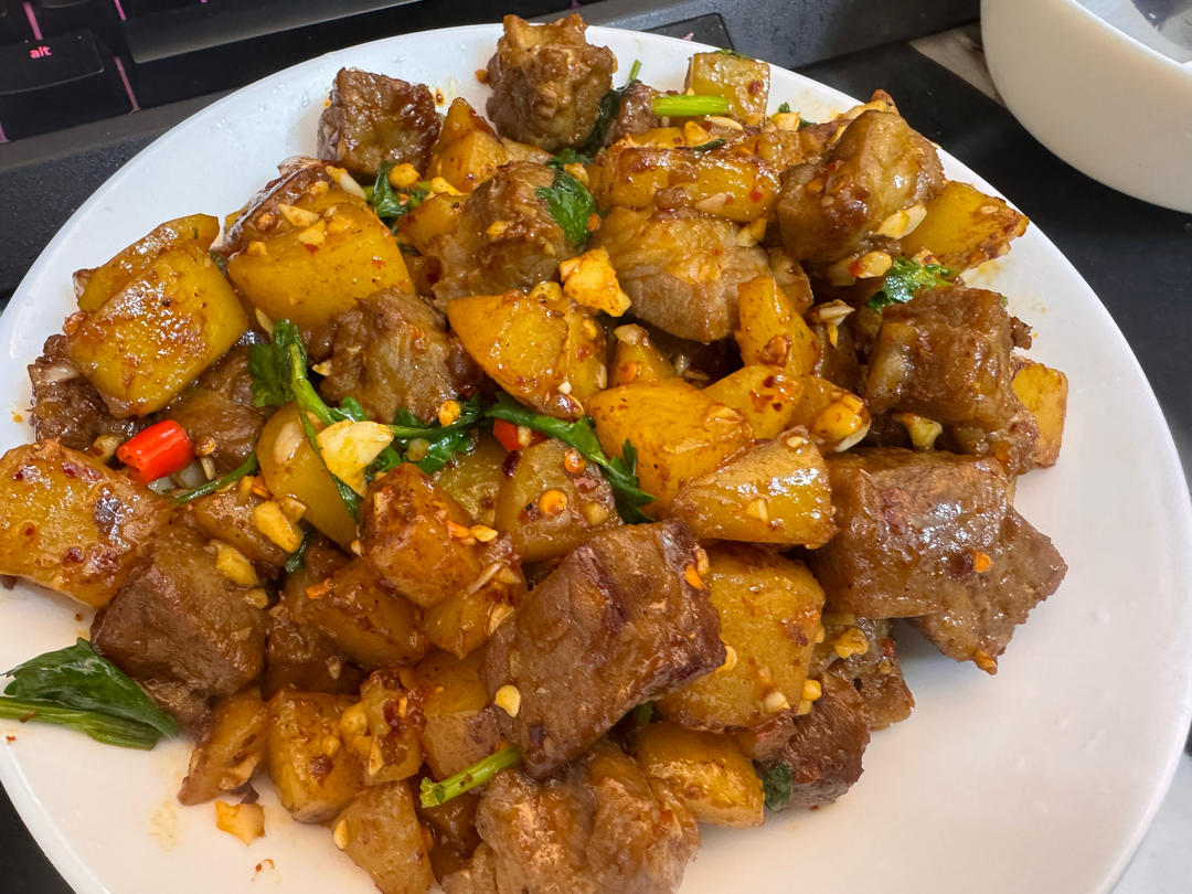 ✅挑战365天晚餐不重样第145天:孜然土豆牛肉粒‼️