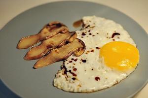 松茸煎蛋-简单的早餐的做法 步骤2