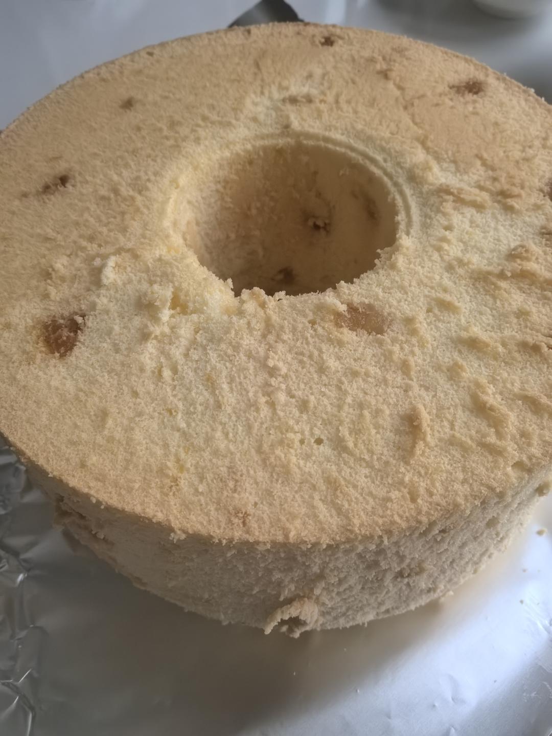 柠檬戚风蛋糕。柔软细腻，满口的柠檬清香