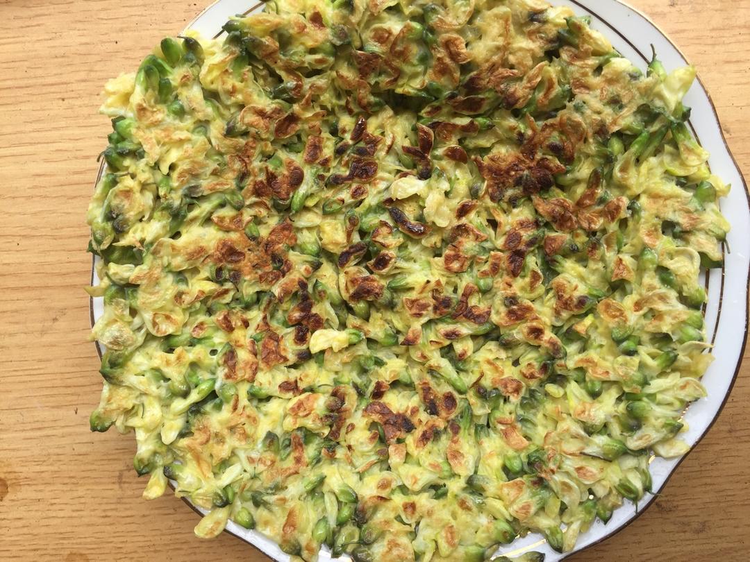 跳舞蝴蝶做的槐花鸡蛋饼