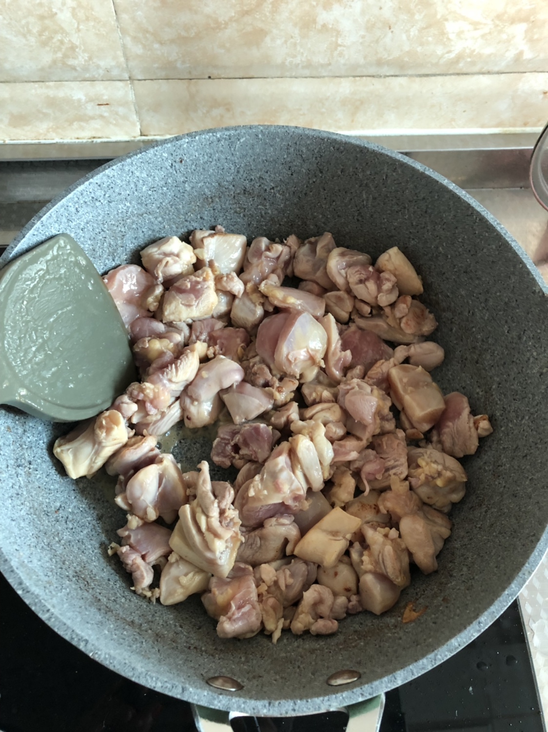 辣白菜年糕炖鸡肉的做法 步骤2