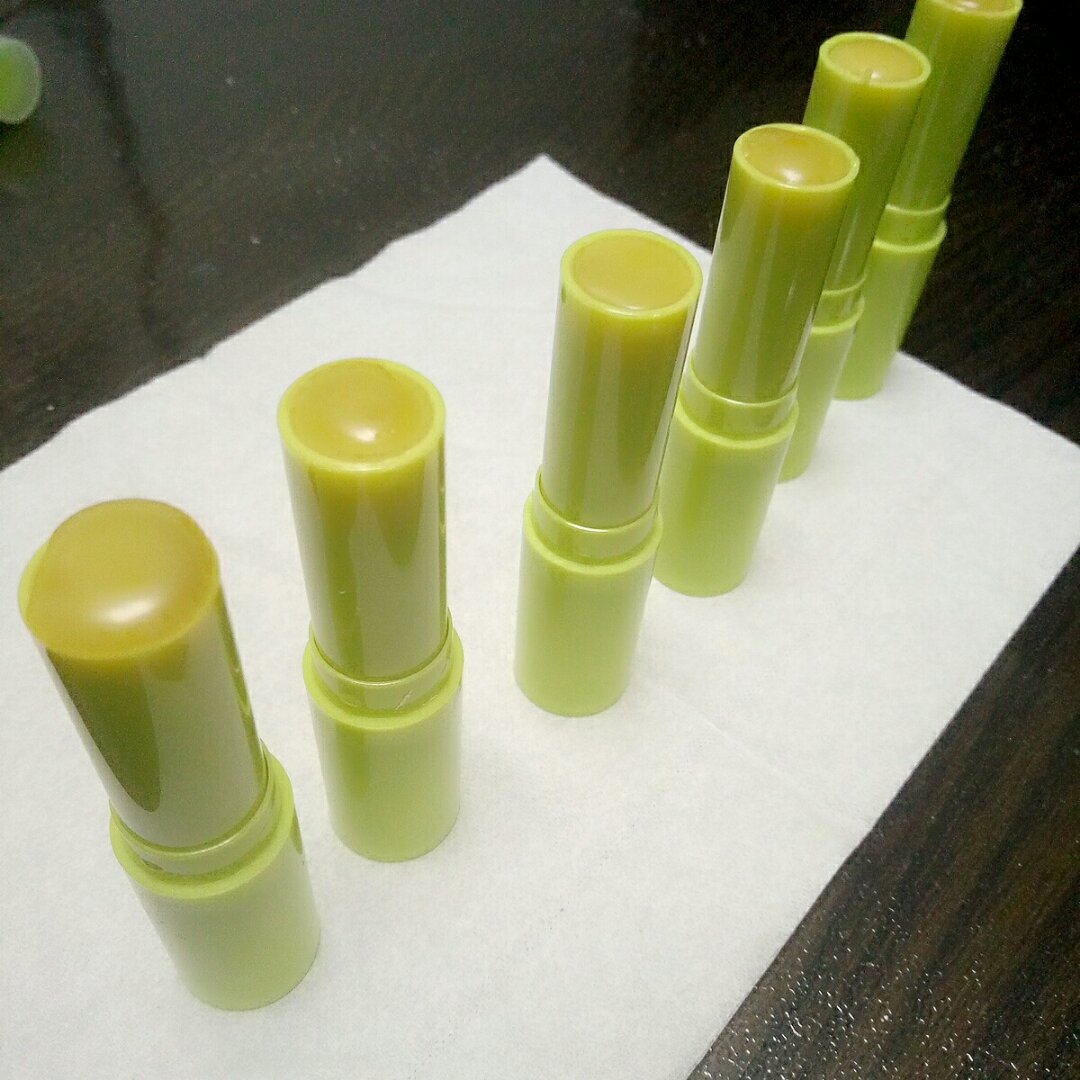 自制无添加润唇膏
