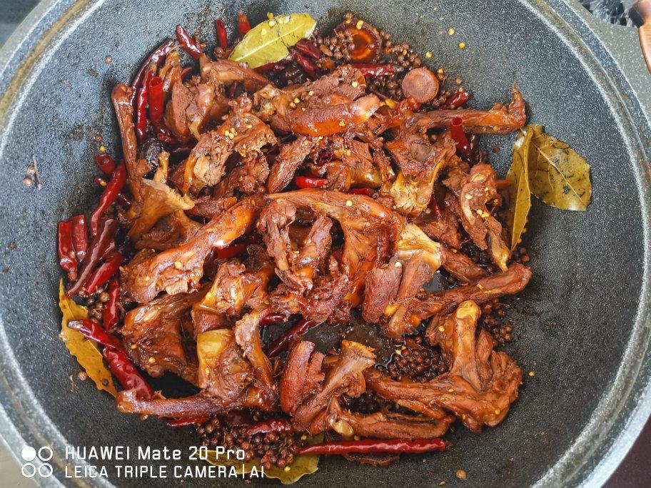 麻辣鸭锁骨（不输周黑鸭）