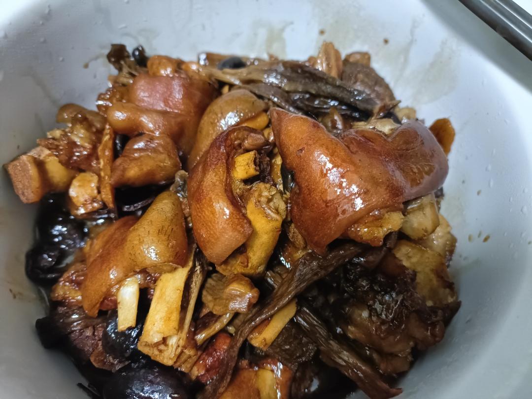 美味的家常菜：红烧猪蹄