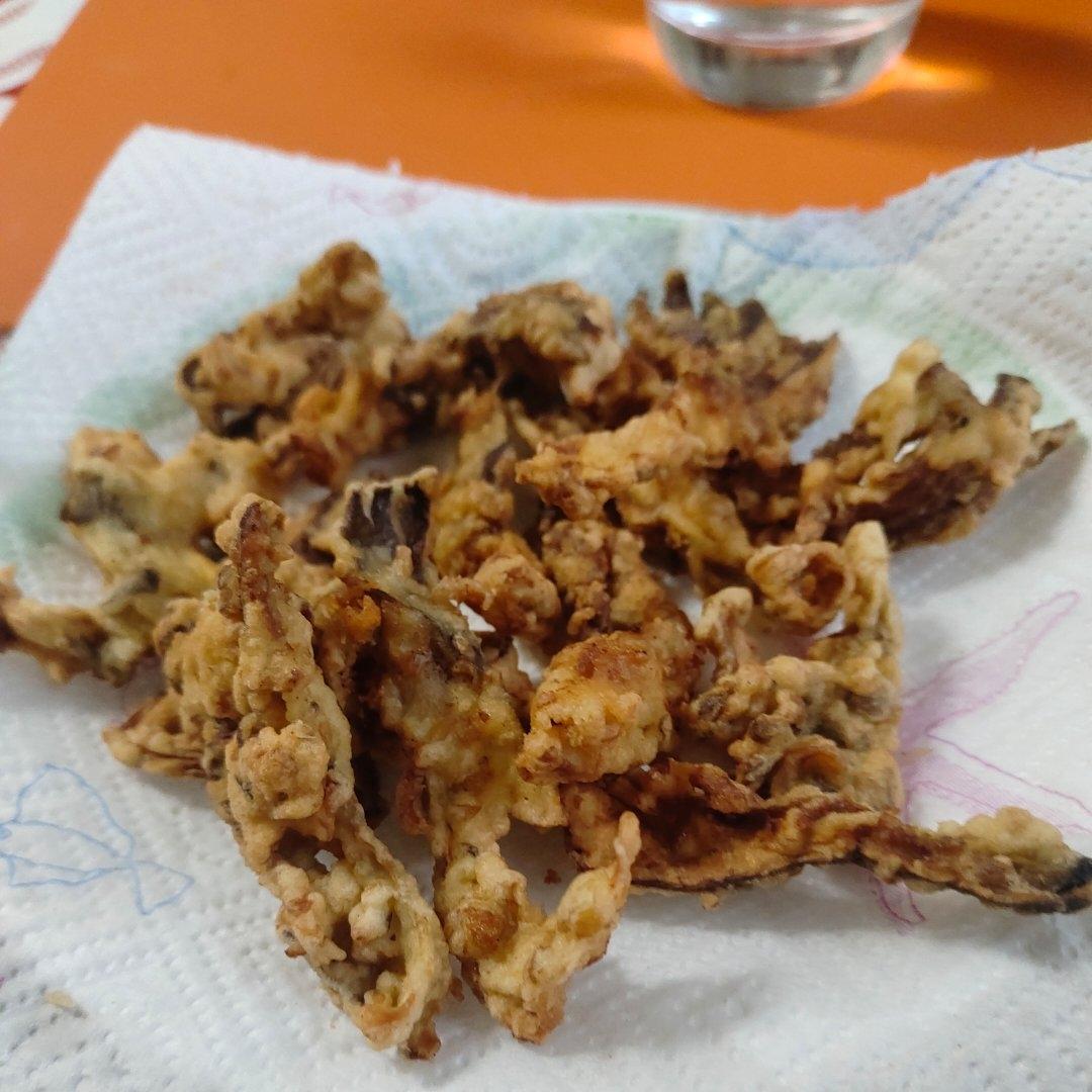 干炸蘑菇最家常做法 外酥里嫩鲜香可口 撒上椒盐竟然能吃出肉味