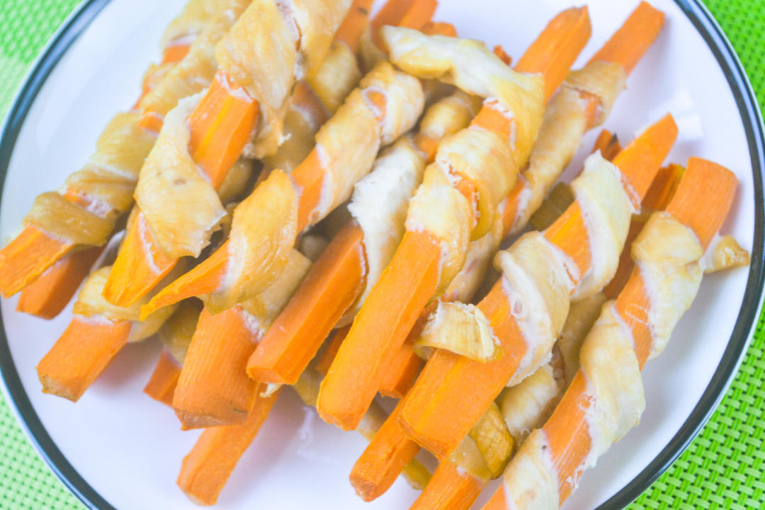 狗狗零食：胡萝卜鸡肉条