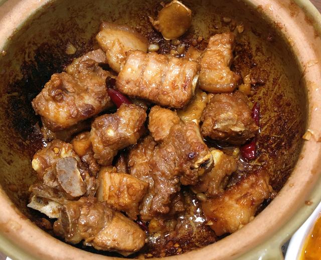 砂锅蒜香排骨的做法