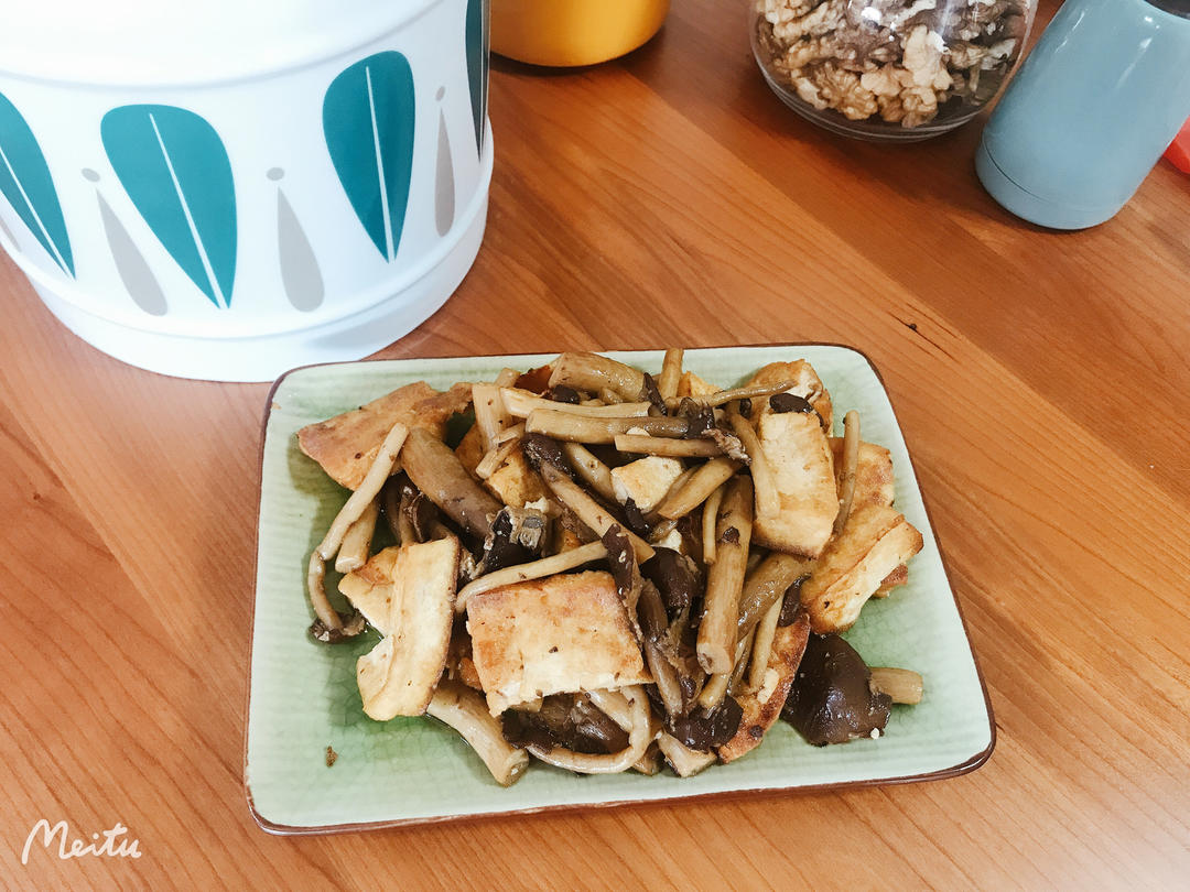 茶树菇炒豆腐