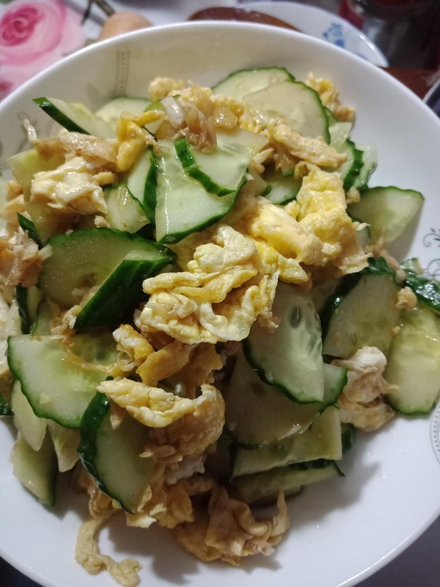 黄瓜拌鸡蛋(你没吃过的清脆爽口)