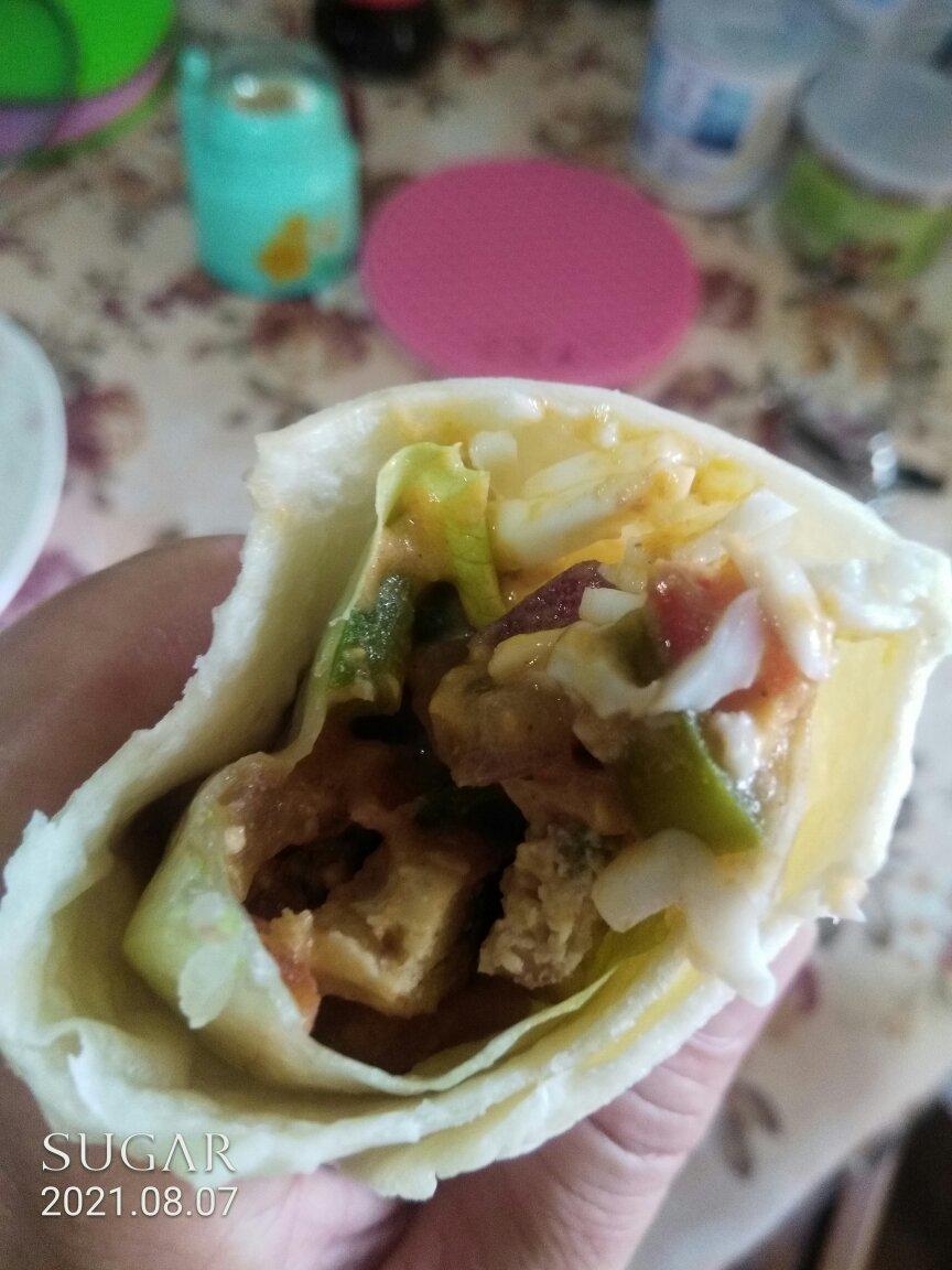全麦墨西哥鸡肉蔬菜卷饼