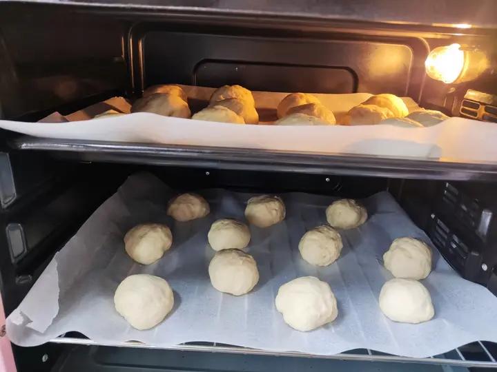 像棉花般柔软的炼乳小餐包，新手一次成功