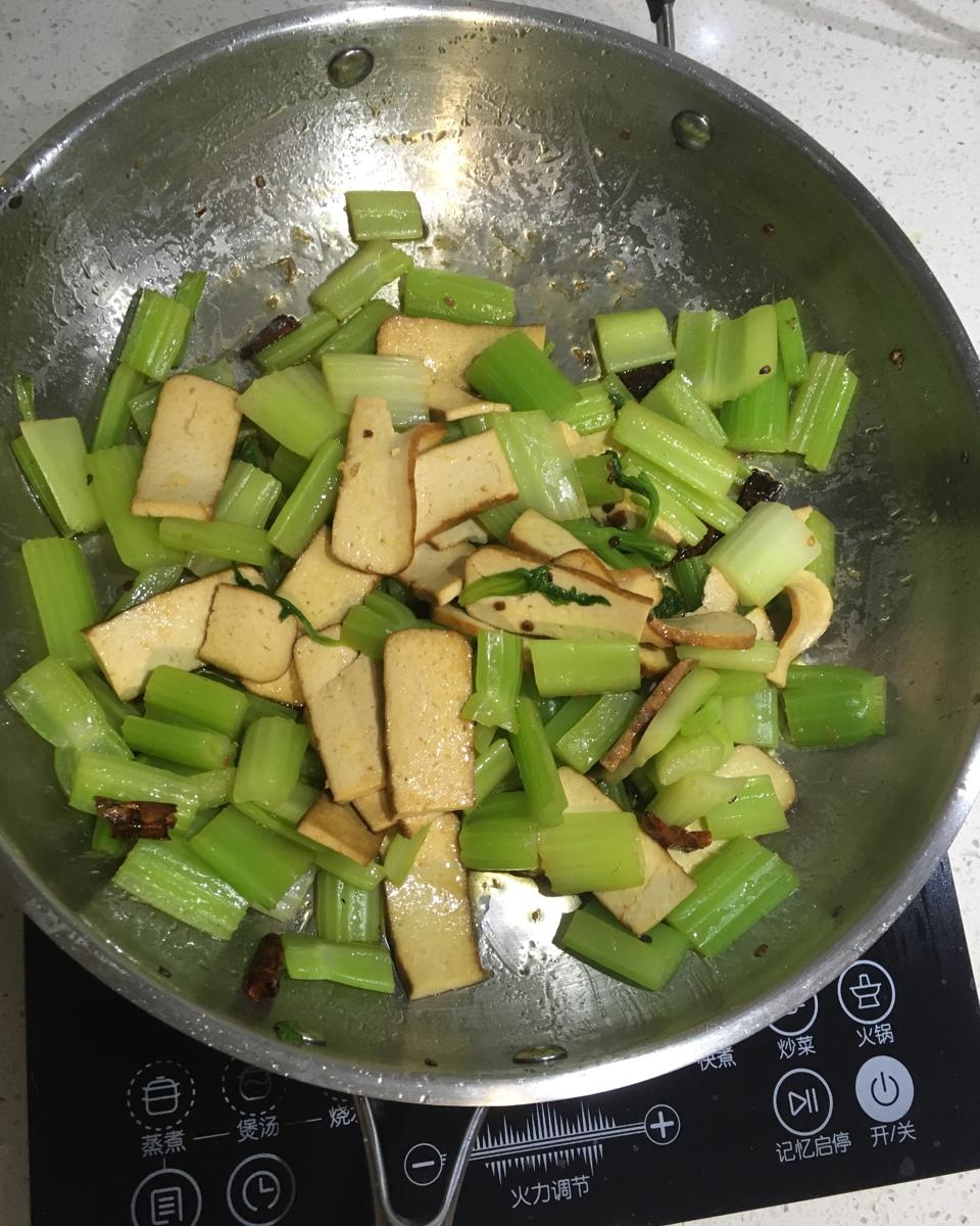 芹菜炒豆干