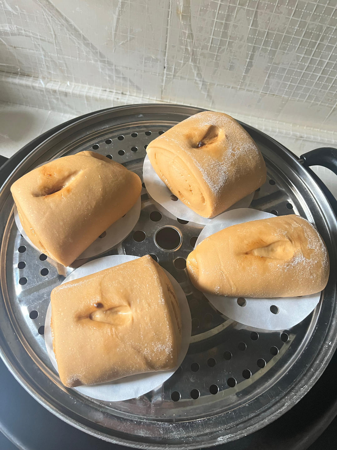 爱吃士力架的兔子做的红糖手撕馒头一次发酵