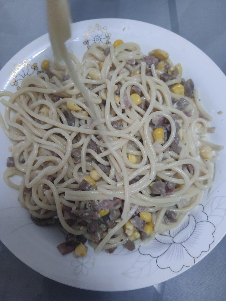 白蘑菇奶油培根意面
