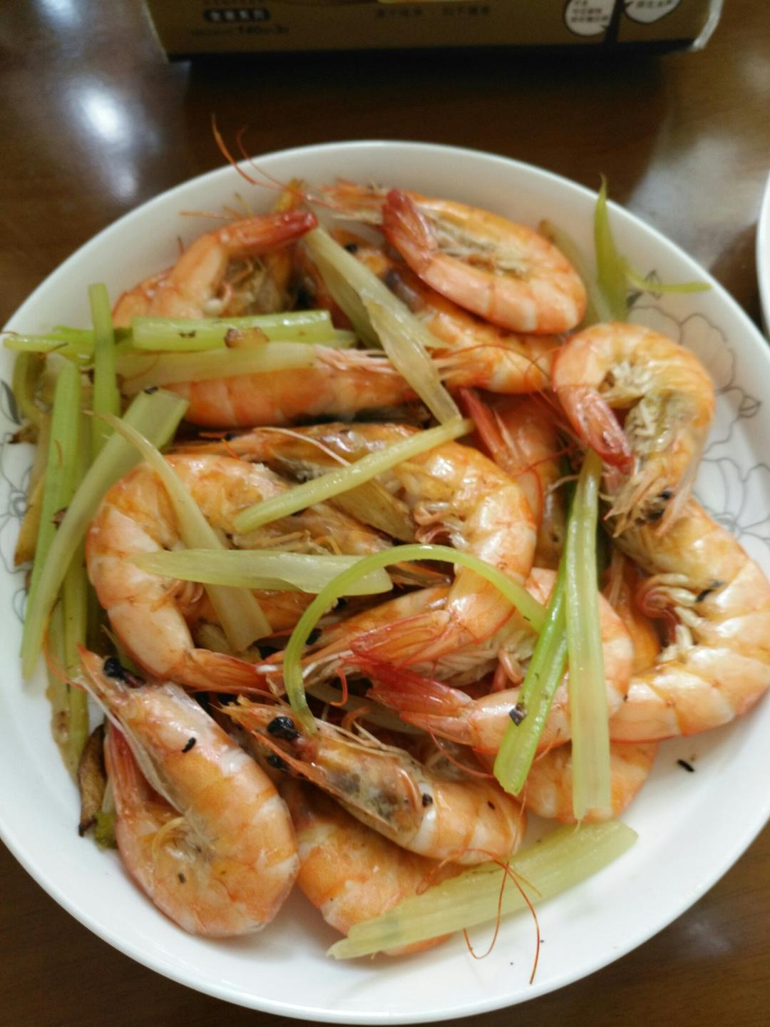 雯雯的爱好做的董太的私房菜芹菜炒大虾