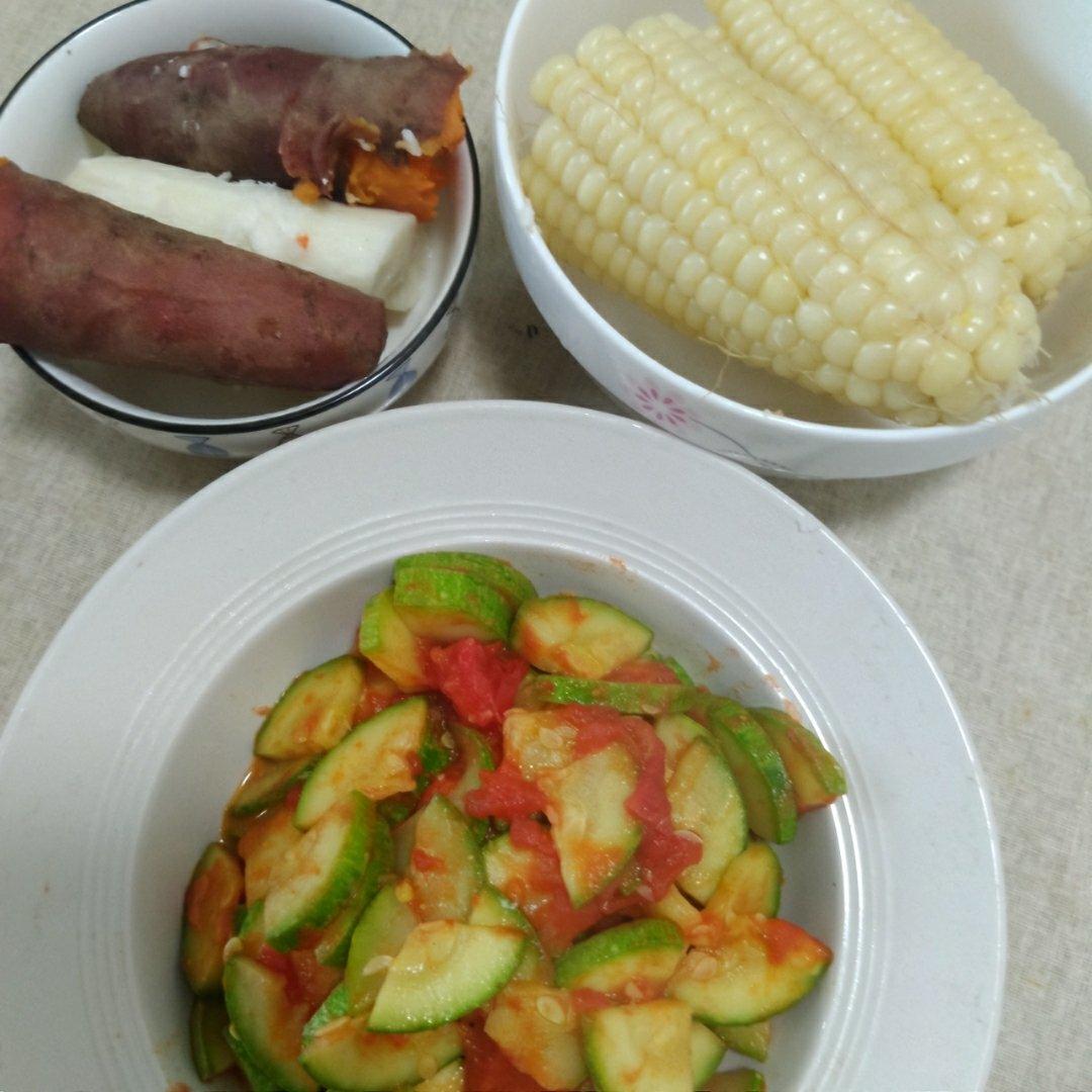 西红柿炒西葫芦