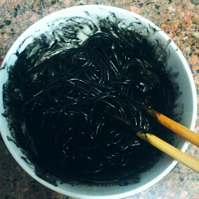 墨鱼汁墨鱼面
