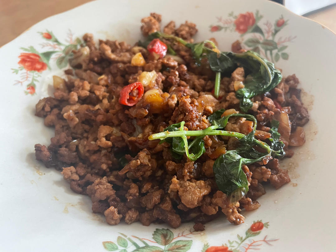 饭扫光—泰式金不换猪肉碎