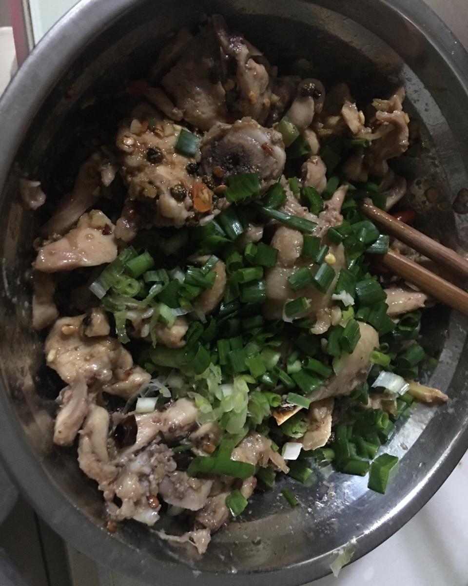 做一个凉拌麻辣鸡块吃吃，爽歪歪