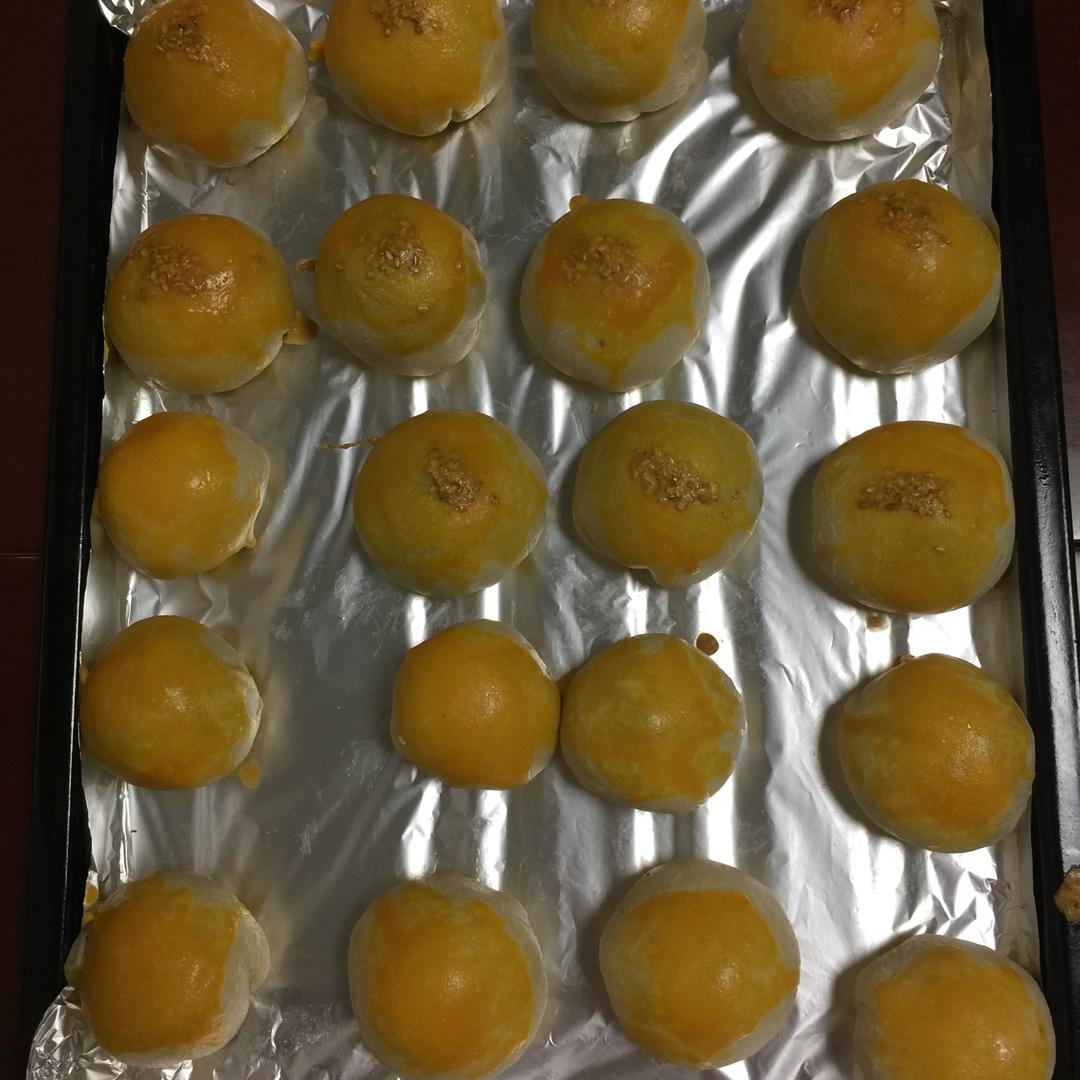 蛋黄酥 Danhuangsu