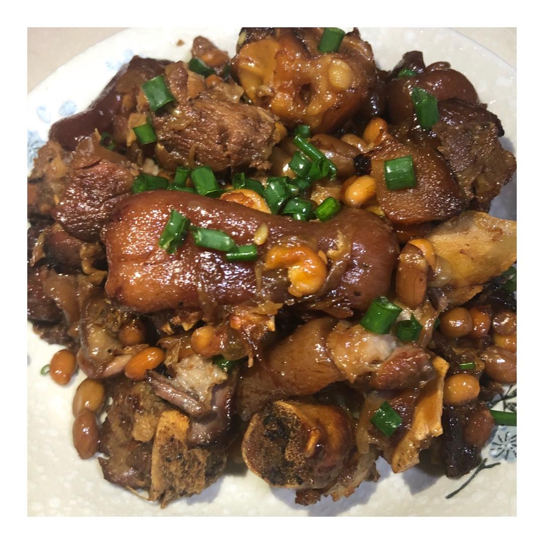 黄豆焖猪蹄