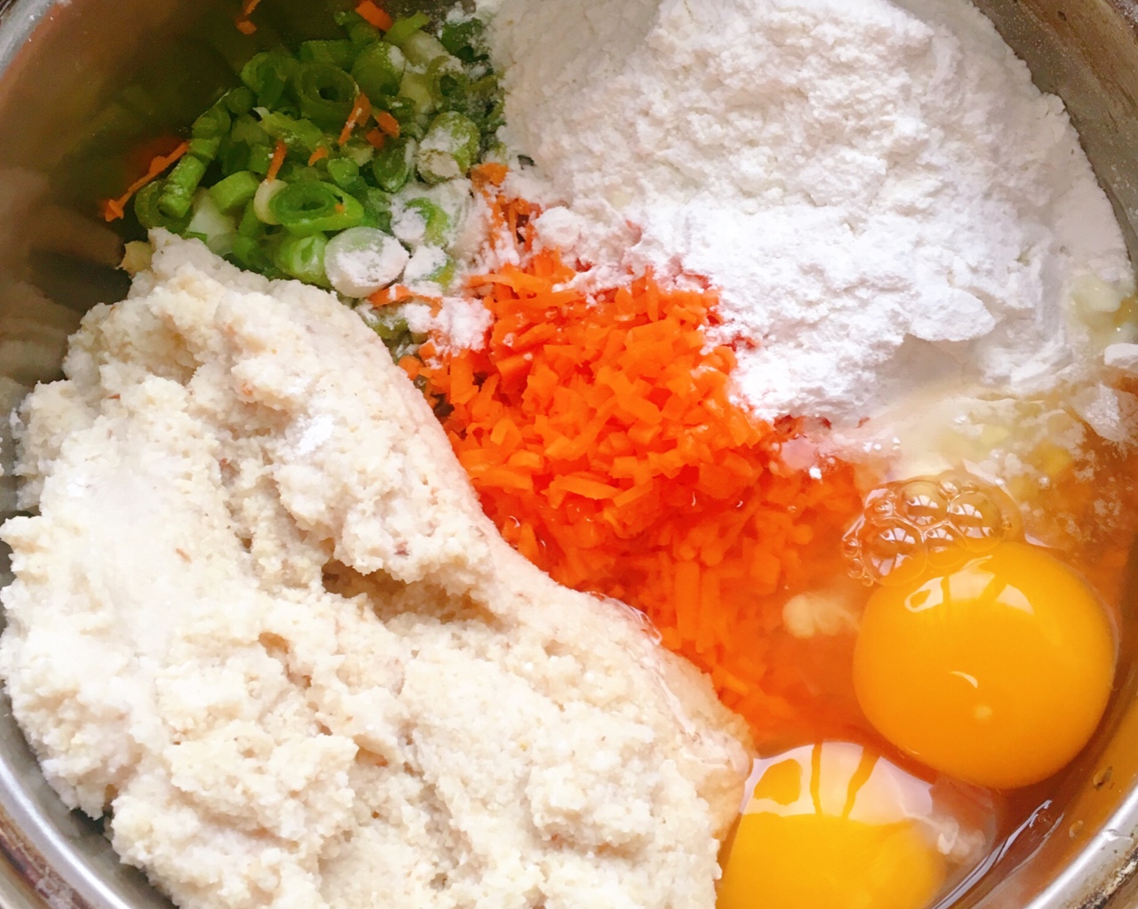 惠子妈妈低热量豆渣蔬菜饼（消耗豆渣版）的做法 步骤2
