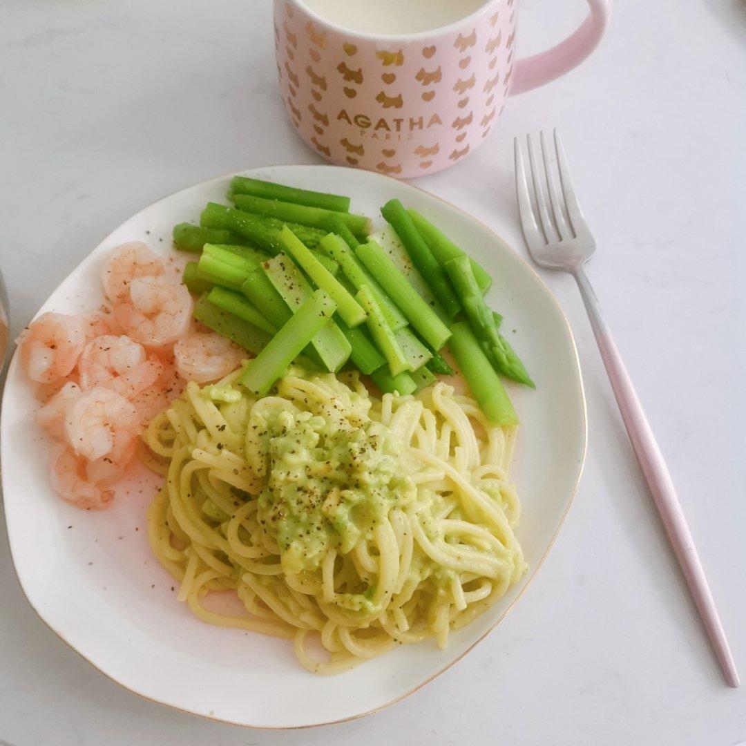 牛油果青酱虾仁意面